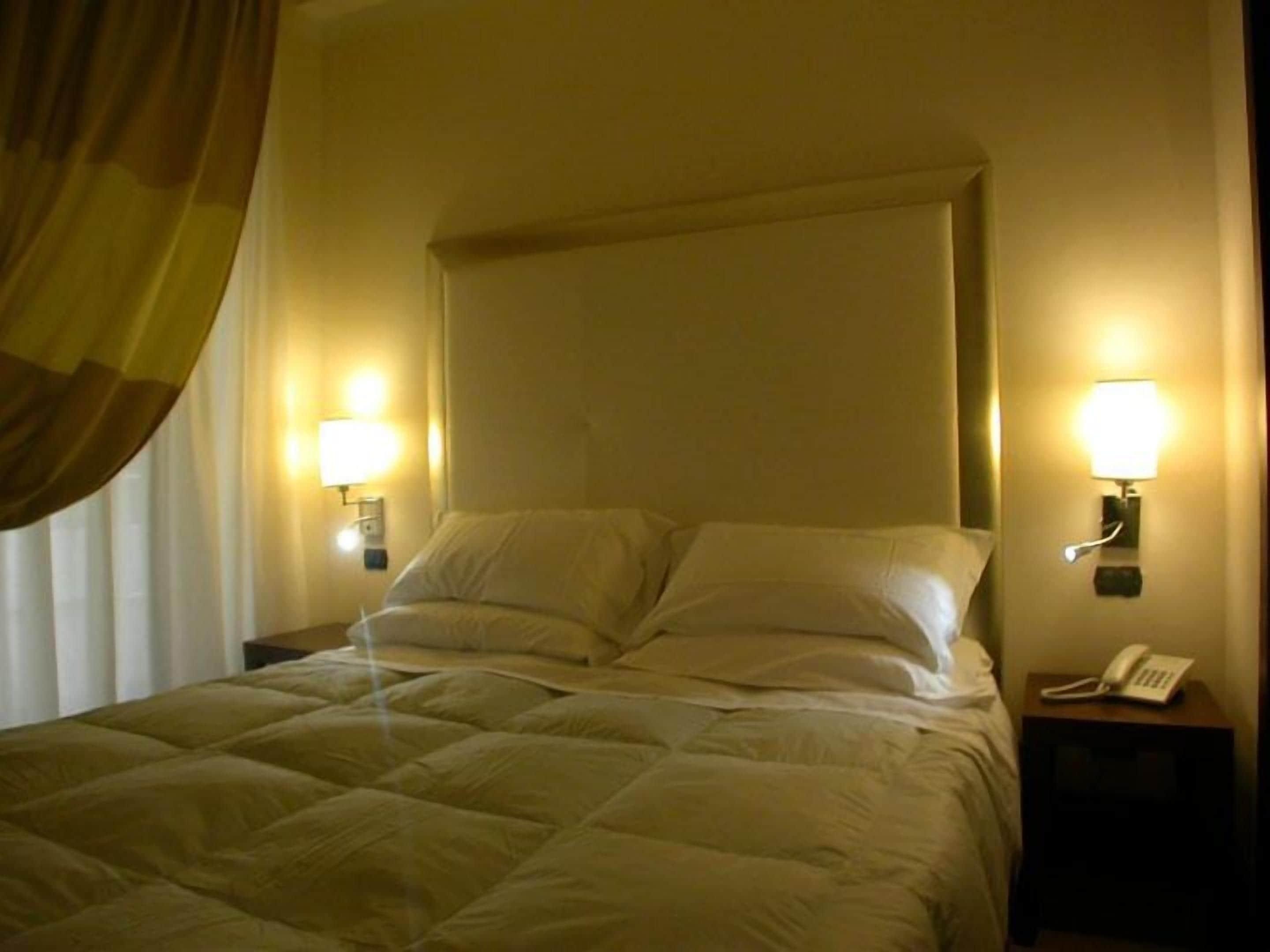 The Strand Hotel — Photos 1